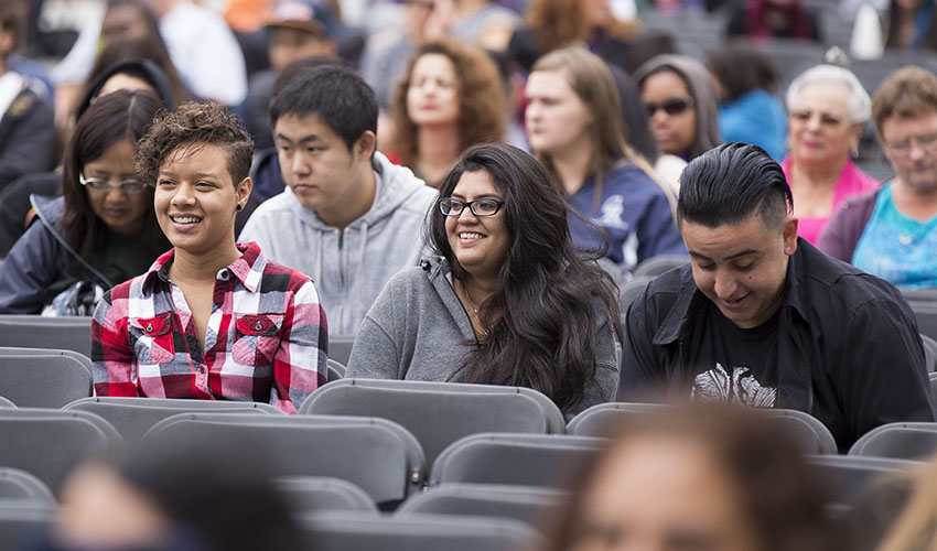 Three students listen during a 2015 Welcome Days event.