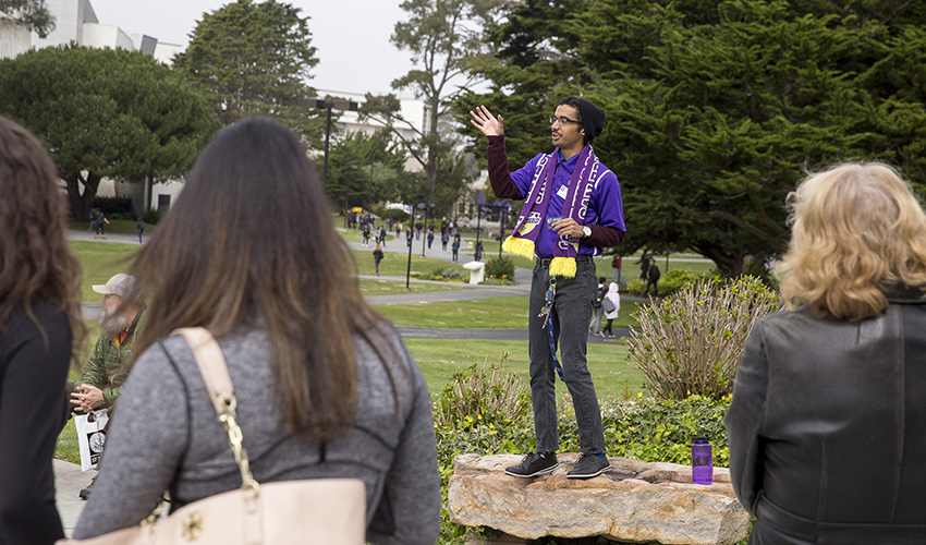 Student leads parents on a tour through campus