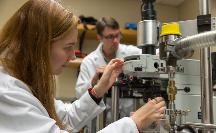 A photo of SF State students Brittany Redd and Alex Yore working in a physics lab.