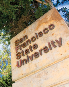 A photo of the SFSU sign.