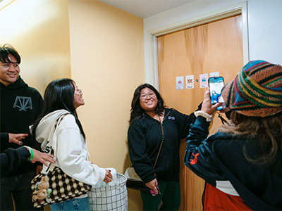 A student and her family opening door to her dorm