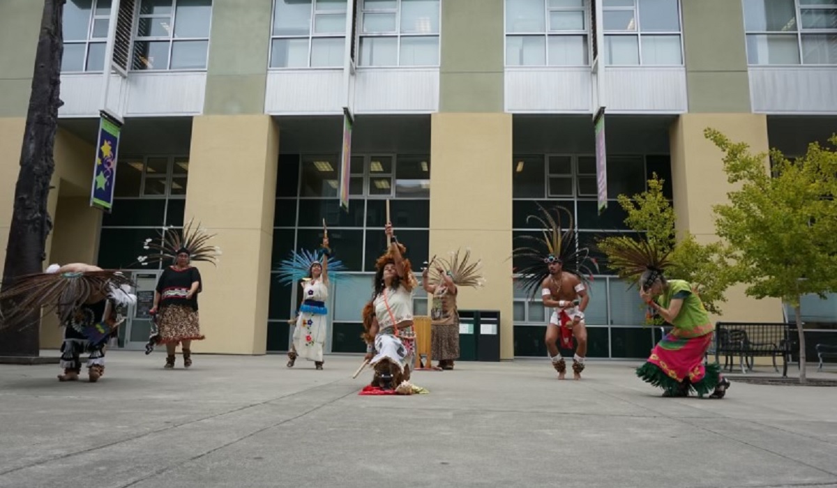 Folks dancers celebrate on SF State&#039;s campus