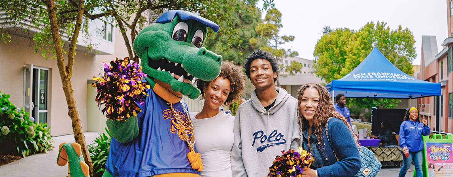 Alli Gator with three people during move-in day