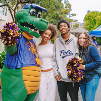 Alli Gator with three people during move-in day
